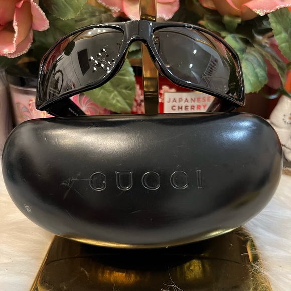 Gucci Black Sunglasses - Picture 3 of 11